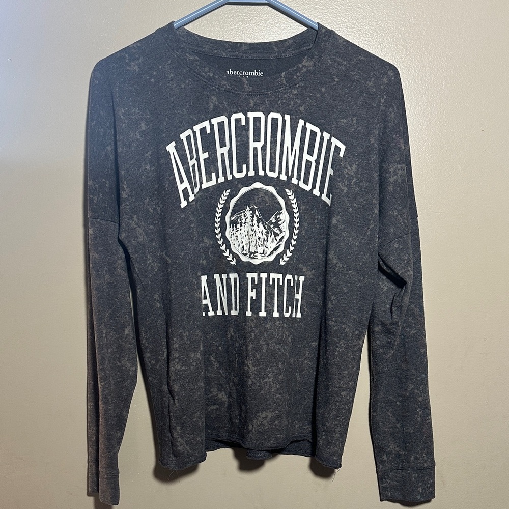Abercrombie & Fitch Gray Graphic Long Sleeved Shirt | 15 16